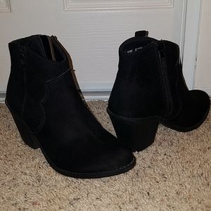 Time and Tru size 7 booties